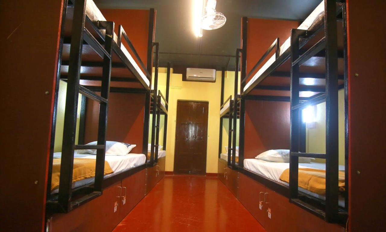 Kochi The Metro Pod - Backpackers A/C Dormitory מראה חיצוני תמונה