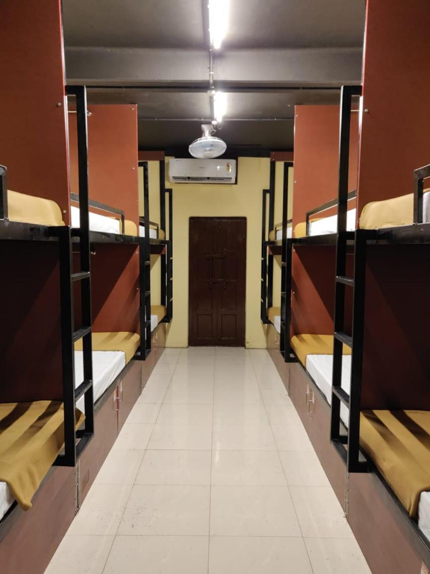Kochi The Metro Pod - Backpackers A/C Dormitory מראה חיצוני תמונה