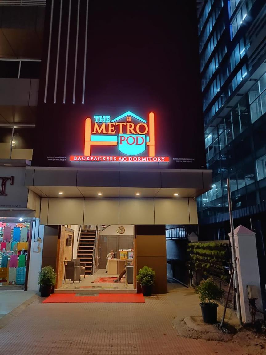 Kochi The Metro Pod - Backpackers A/C Dormitory מראה חיצוני תמונה