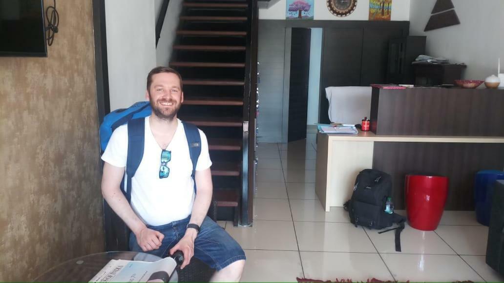 Kochi The Metro Pod - Backpackers A/C Dormitory מראה חיצוני תמונה