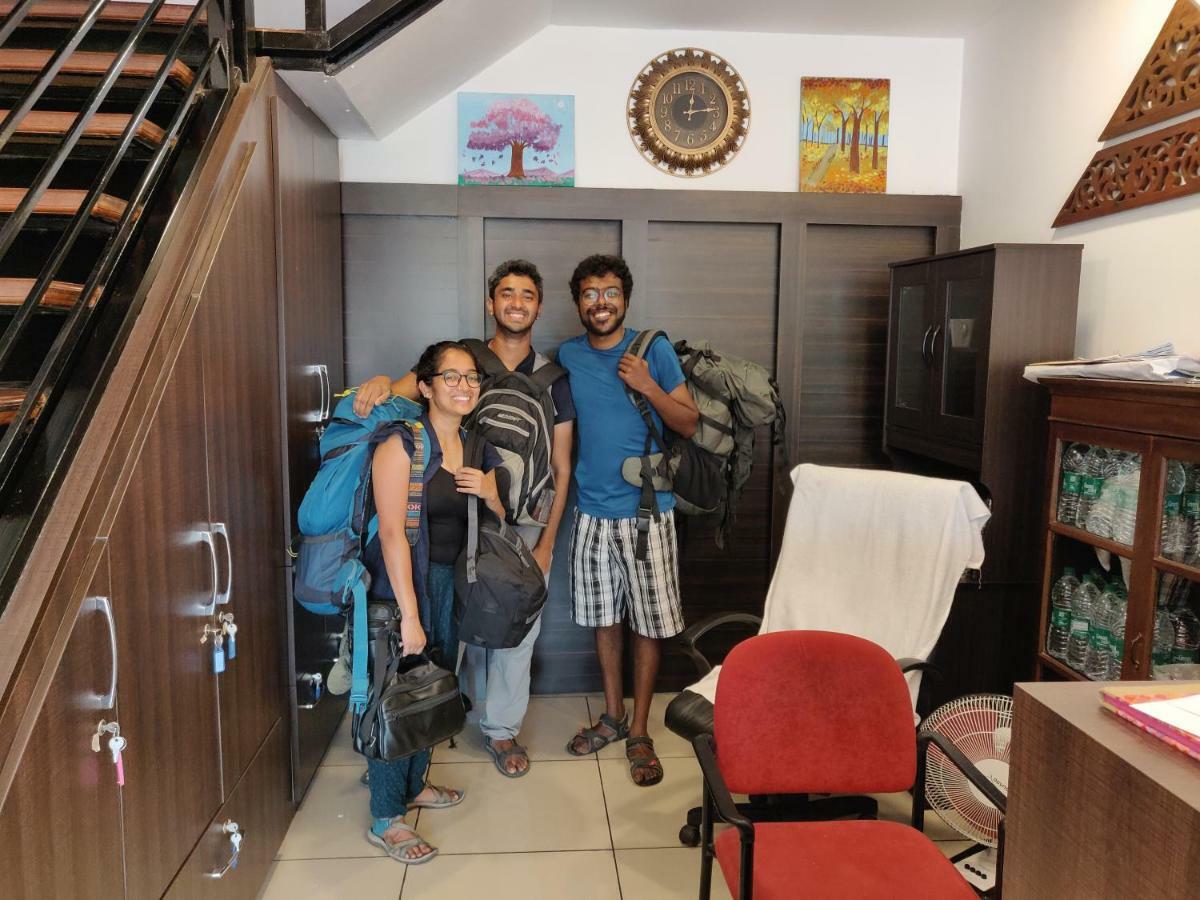 Kochi The Metro Pod - Backpackers A/C Dormitory מראה חיצוני תמונה