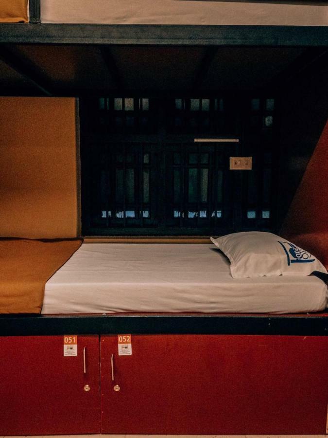 Kochi The Metro Pod - Backpackers A/C Dormitory מראה חיצוני תמונה