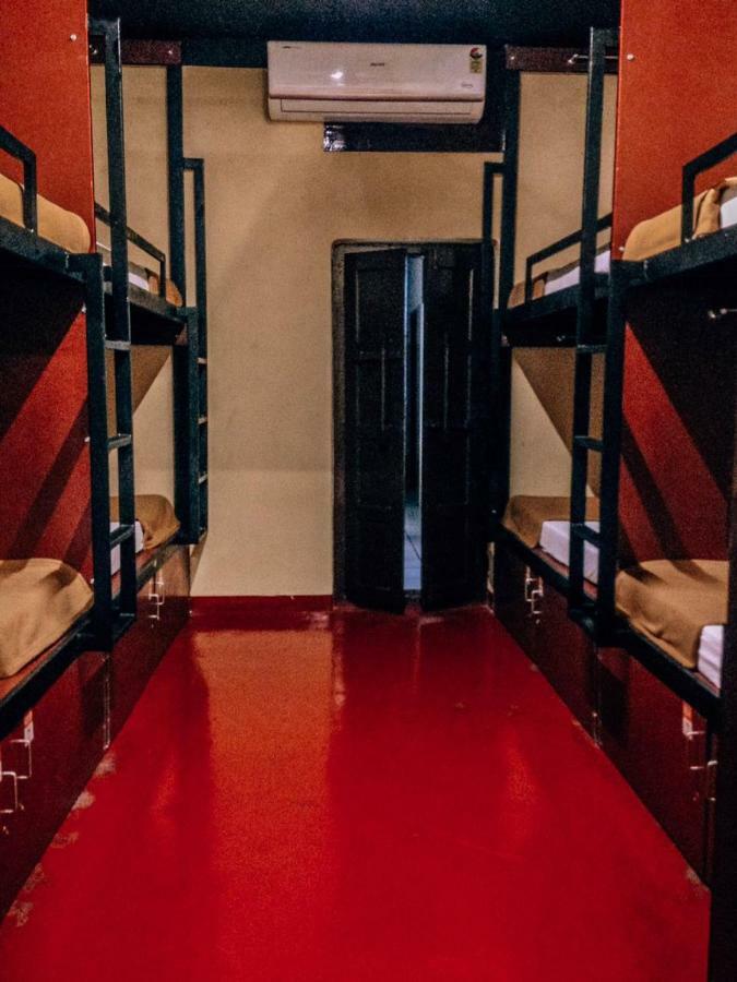 Kochi The Metro Pod - Backpackers A/C Dormitory מראה חיצוני תמונה